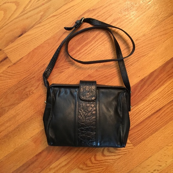 Vintage Handbags - Vintage Faux Leather Crossbody/Shoulder Purse